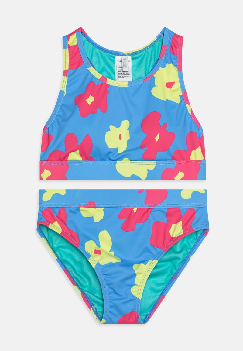 To-delt badedrakt sett med blått stoff og store rosa og gule blomster mønster. Toppen har en ermeløs crop stil, mens bunnen er en bikini.