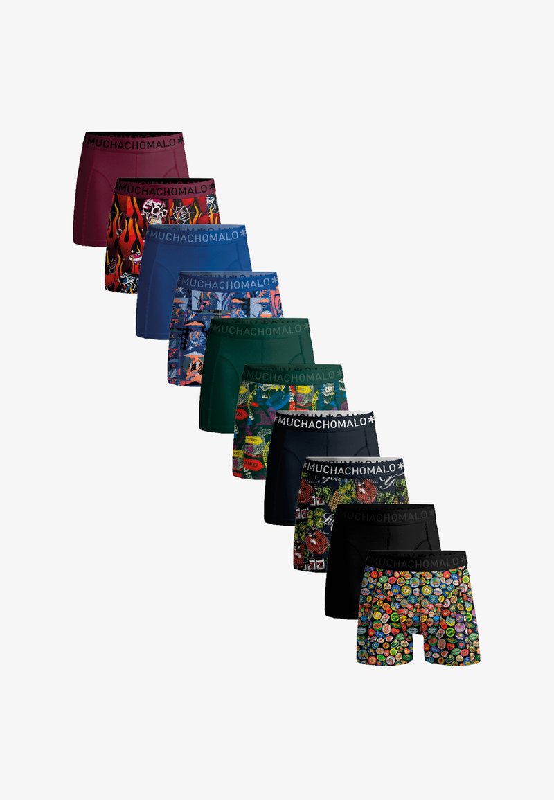 Nueve pares de bóxers para hombre en varios colores y patrones, con cinturillas elásticas con la marca "MUCHACHOMALO".