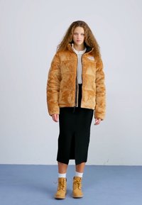 Thumbnail Image 2