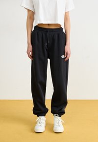 The North Face - ESSENTIAL JOGGER - Pantalon de survêtement - black Image miniature 1