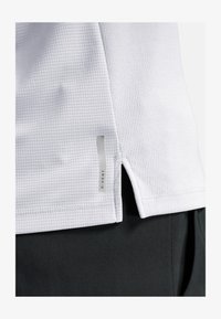 Valgt, white-silver reflective