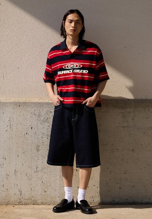 Bershka CONTRASTSTITCH SKATER - BERMUDA - Jeansshort - royal blue