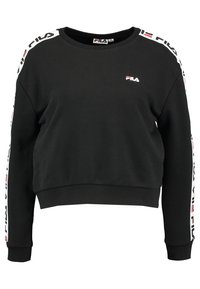 Sudadera negra de algodón, con un diseño cortado. Destacada con la marca Fila en rojo y blanco a lo largo de las mangas y el pecho.