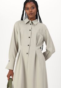 DRYKORN KAMALA - Rochie tip cămașă - brown