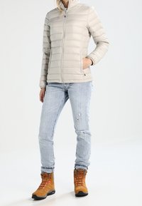 Icepeak Dunjacka - beige