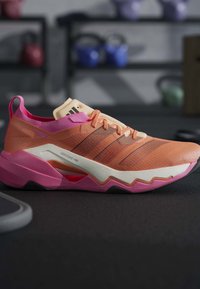 adidas Originals RAPIDMOVE PRO TRAINING - Chaussures fitness - lucid orange/core black/lucid pink