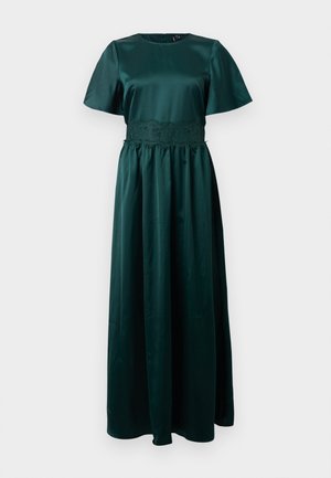 Groene satijnen maxi-jurk met korte mouwen, een kanten taille-detail en een vloeiende rok. Soepele textuur met een getailleerde corsage.