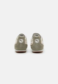 Puma ARIZONA COQUETTE - Trainers - lux army/warm white/gold