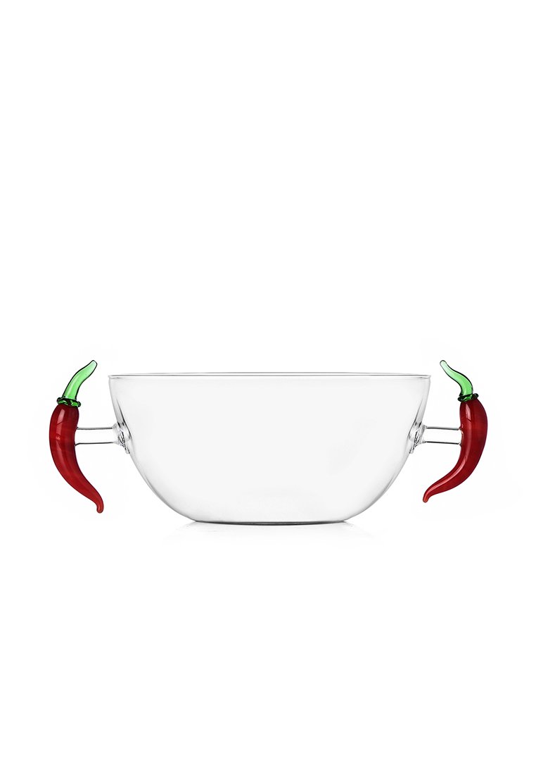 Przezroczysta szklana miska z uchwytami w kształcie czerwonych papryczek chili, z zielonymi akcentami. Okrągły kształt o gładkiej powierzchni, odpowiednia do serwowania.
