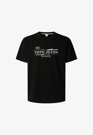 Fekete pamut póló kerek nyakkal. Az elején egy fehér nyomtatott logó található, amely a "PEPE JEANS LONDON" feliratot és fölötte egy kis "73" számot tartalmaz.