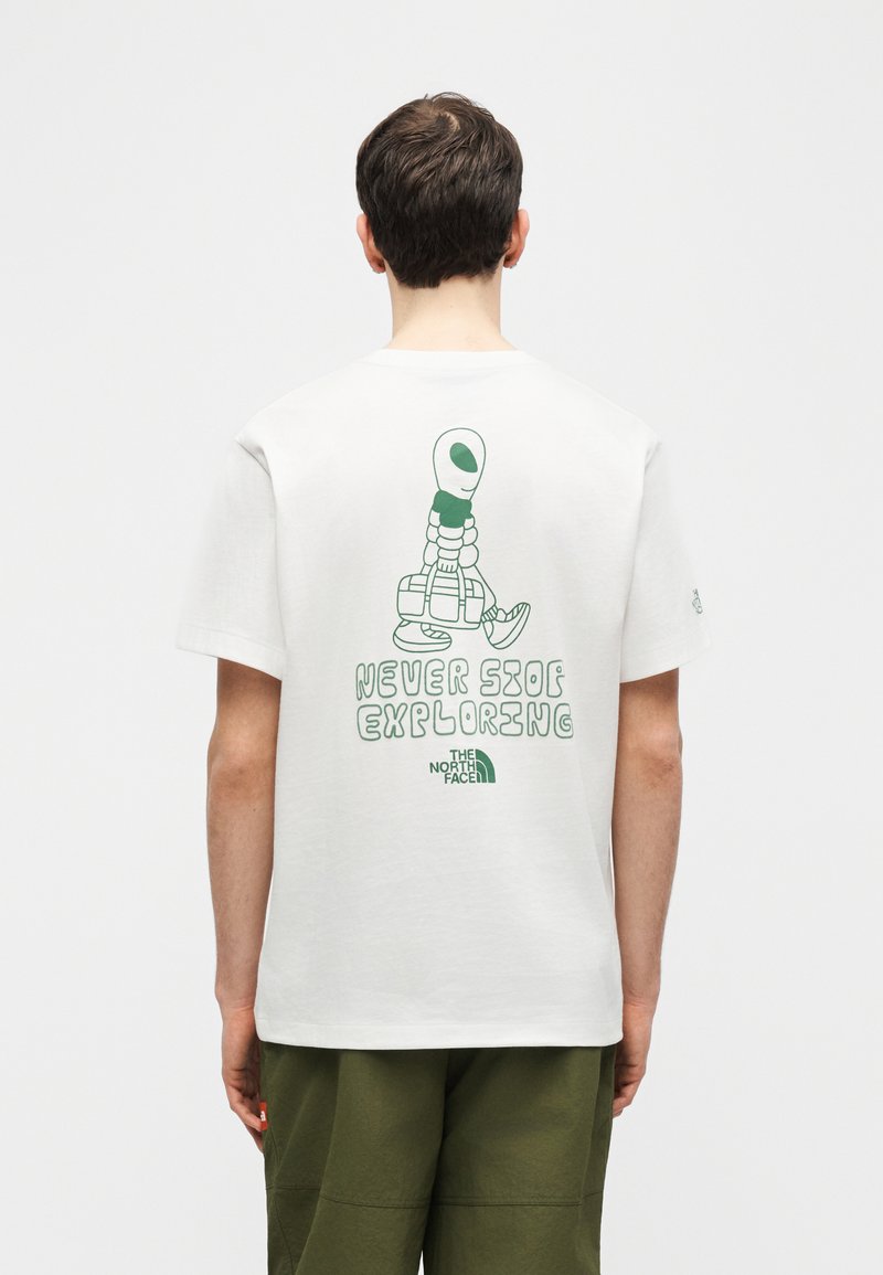 The North Face ALIEN RELAXED SLEEVE TEE GRAPHIC - Triko s potiskem - white