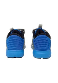 Scarpe sportive blu con tomaia in tessuto testurizzato, tallone stampato e colletto imbottito per il comfort. Suola leggera per la durata.