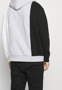 Karl Kani Felpa con cappuccio - light grey