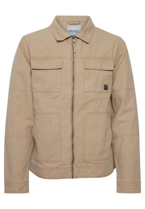 Beige, lukuga ja kaks küljetaskutega puuvilla jakk, millel on krae ja logo äär paremalt poolt. Omab mugavat lõiget.