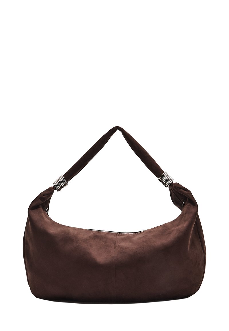 Sac à épaule en suède marron avec fermeture éclair, doté d'une anse torsadée ornée d'accents métalliques pour un transport sécurisé.