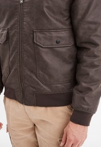 Creeks AMERICAN INSPIRATION FASHION  COOL  EASY 
 - Giacca in similpelle - marron