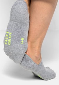 FALKE Dames Korte sokken Cool Kick Sneaker W Sn functioneel materiaal kort eenkleurig 1 paar, Grijs Light Grey 3400-O, 35-36