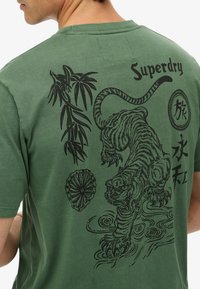 Superdry & Co TOKYO NARRATIVE LOOSE - T-shirt print - ice green