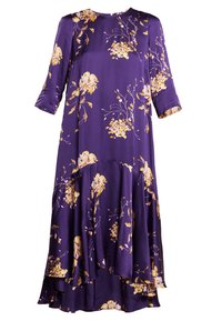 Fioletowa sukienka w kwiaty z trzema ćwierć rękawami, wykonana z gładkiego materiału. Posiada żółte i białe wzory kwiatowe oraz projekt z falbanami.