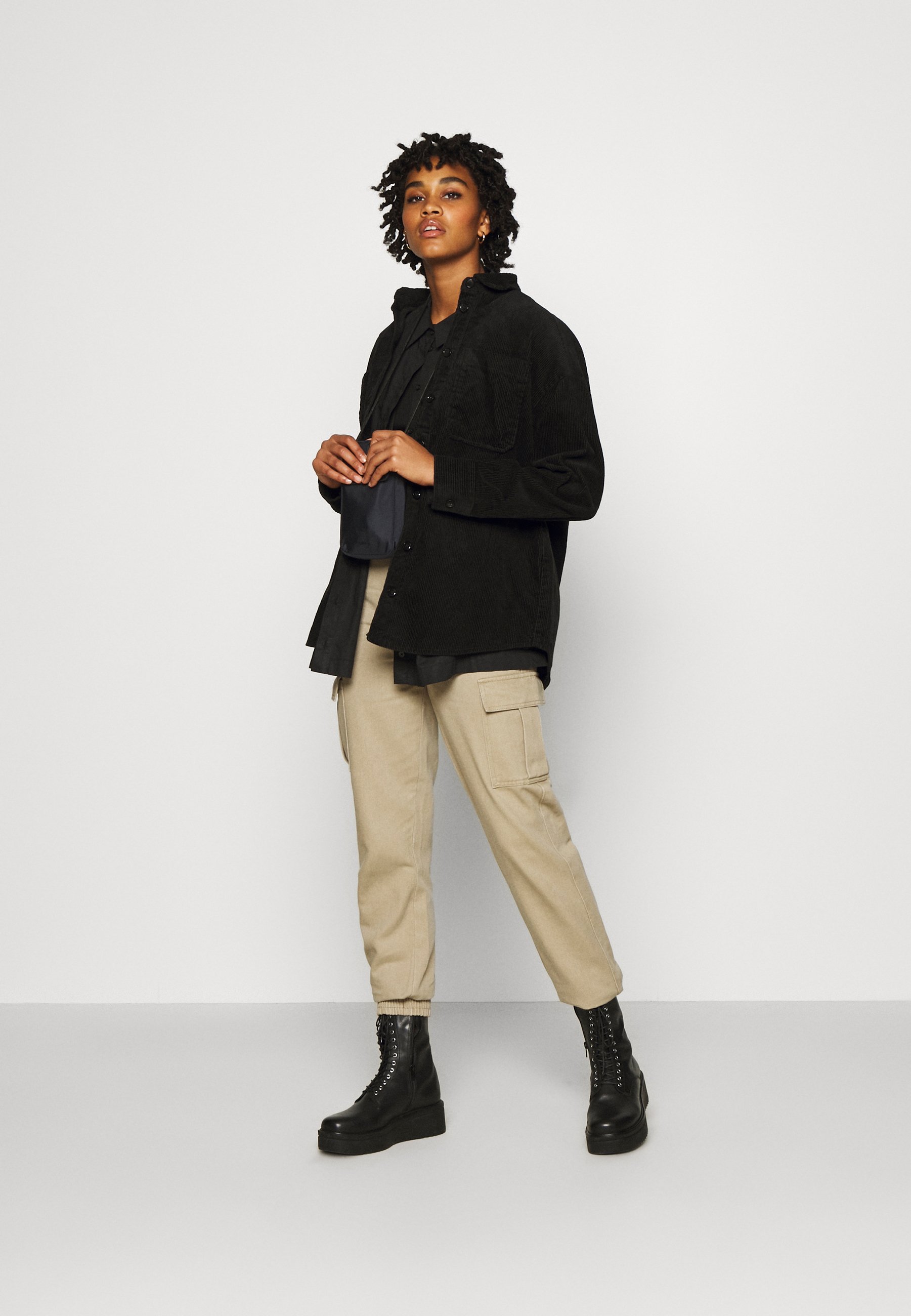 Monki CONNY LI Skjorte black dark svart Zalando.no Cotton On Curve CURVE LONGLINE Skjorte washed black