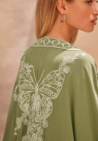 Next LONGLINE EMBROIDERED KIMONO COVER-UP - REGULAR FIT - Kevyt takki - green