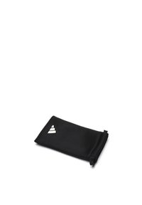 Pungă din plasă neagră cu o suprafață texturată, având un accent cu logo alb și închidere cu șnur. Formă compactă, rectangulară.