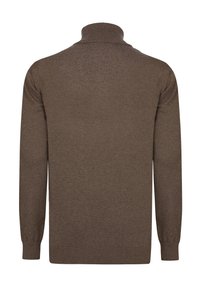 Pull en tricot marron avec un col montant, featuring des manches longues et une texture côtelée. Coupe standard avec un design uni.