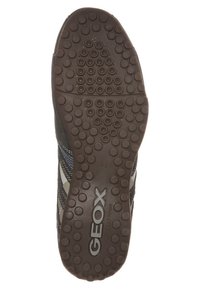 Sula av en brun Geox-sko med cirkulära greppmönster, storlek 41, och texten "WATERPROOF BREATH".