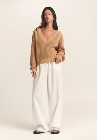 ST MRLO EVIE  - Svetrík - sand