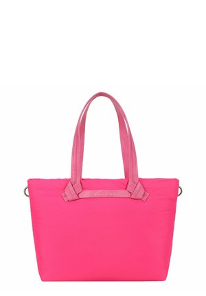 Sac fourre-tout rose vif avec double poignées et un détail signature subtil sur la sangle centrale avant, sur fond blanc.