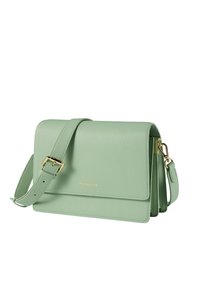Borsa a tracolla verde in pelle con texture, flap, tracolla regolabile e dettagli in hardware dorato. Logo "Victoria Hyde" impresso sul davanti.