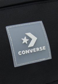 Converse STAR CHEVRON CORE CROSSBODY BAG - Borsetă - black