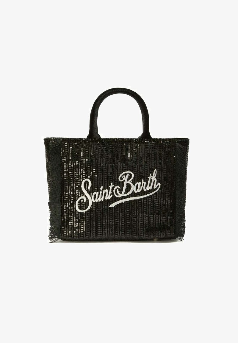 Sort paillet-tote-taske med frynsekant, med teksten "Saint Barth" i hvid. Holdbart materiale og struktureret design med to håndtag.