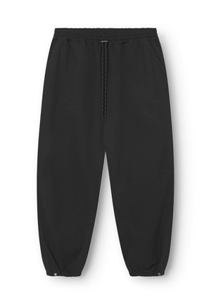 Čierne nohavice s elastickým pásom a šnúrkou na stiahnutie. Majú zúžené nohy s elastickými manžetami a bočnými vreckami. Hladký, ľahký materiál.