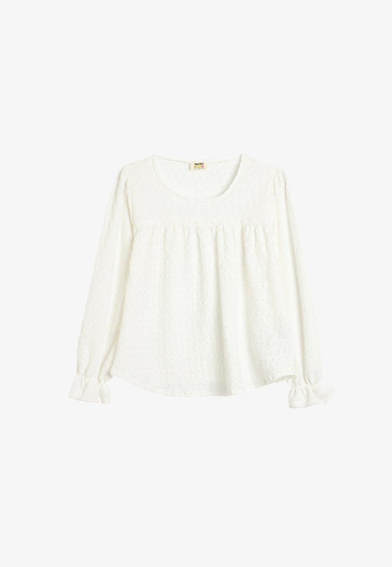 Hvid langærmet bluse med struktureret stof, rund halsudskæring, sammenfoldet torso og flæseærmer. Let og løs pasform.