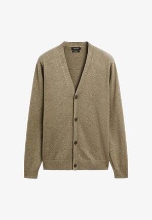Cardigan lavorato a maglia color tannato con scollo a V, polsini e orlo a coste, caratterizzato da cinque bottoni scuri sul davanti e una consistenza morbida.