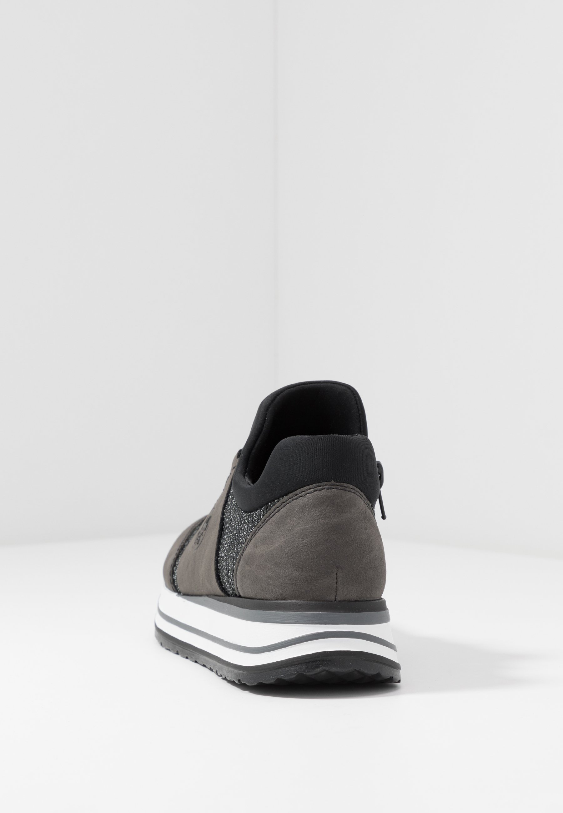 Rieker Joggesko fumoschwarzweiß Zalando.no Rieker Joggesko dust silvercement Zalando.no
