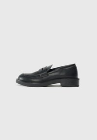 Valittu, black