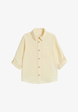 Hellgelbes Langarm-Toddler-Shirt mit weißen vertikalen Streifen, Brusttasche vorne, Knopfverschluss und hochgekrempelten Ärmeln.