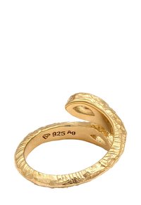 Goldplattierter Silberwickelring mit strukturiertem Band, das über ein gedrehtes Design und ein offenes Ende verfügt, gestempelt mit 925 Ag.