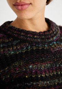 ONLY ONLCARMA PULLOVER  - Trui - black/multi spacedye