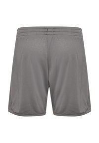 Grå träningsshorts i lätt och slät tyg. Har ett elastiskt midjeband och dubbel söm i fållen, utan fickor eller mönster.