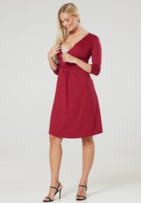 Chelsea Clark FLARED MATERNITY 3/4 SLEEVES - Žerzejové šaty - bordeaux