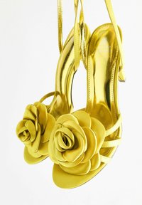 Next FOREVER COMFORT FLOWER - REGULAR FIT - Sandaalit nilkkaremmillä - lime green