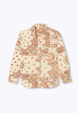 Chemise à manches longues boutonnée avec motifs cachemire et floraux orange, marron et beige sur fond crème.