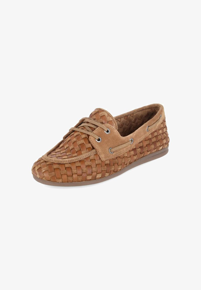 Mocassin en cuir tressé marron avec des accents en daim, lacets à l’avant et semelle en caoutchouc plate, présenté sous un léger angle droit sur fond blanc.