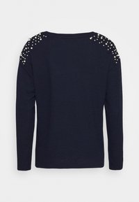 Granatowy sweter z długimi rękawami, ozdobiony perłowymi akcentami na ramionach. Miękka tkanina, luźny krój.