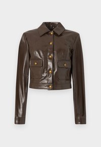 Καφέ κοντή δερματίνη μπουφάν με γιακά, χρυσά κουμπιά πίεσης, δύο μπροστινές τσέπες και μακριά μανίκια. Λείος, γυαλιστερός υφή.