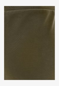 Unselected, dark olive