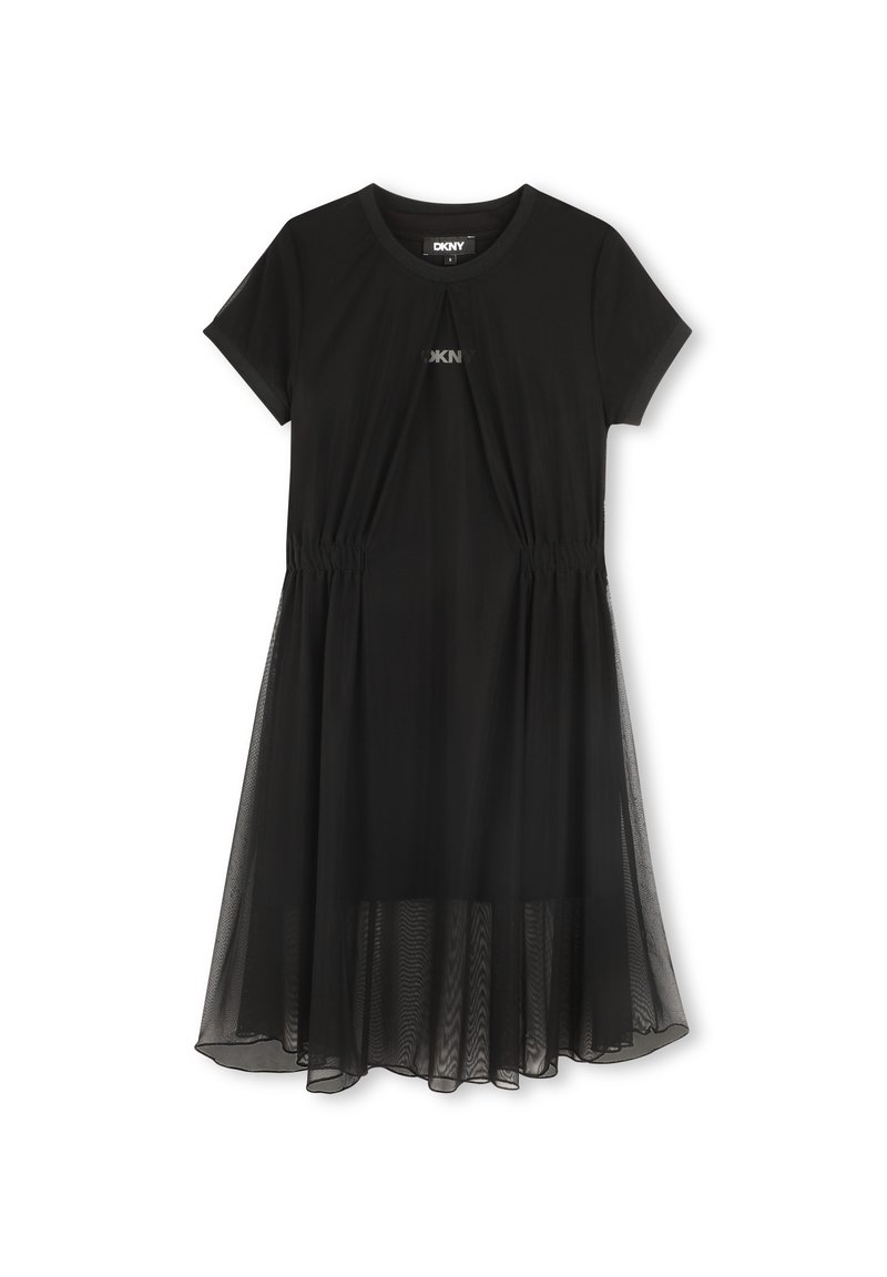 Robe noire à manches courtes, avec une taille froncée et un superposé en tulle transparent. Encolure ronde simple avec détail du logo.
